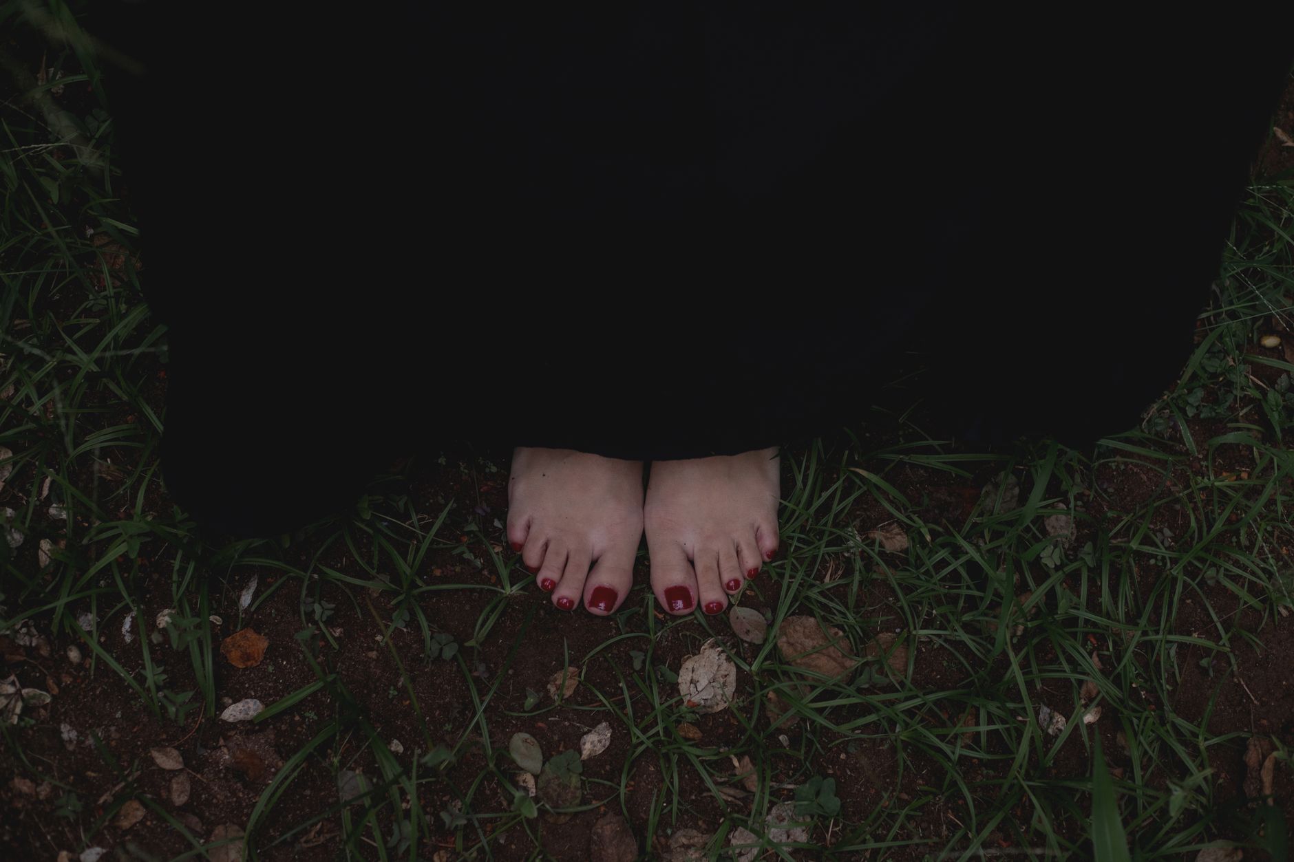 Natural Grounding: Barefoot Steps for Enhanced Body Awareness